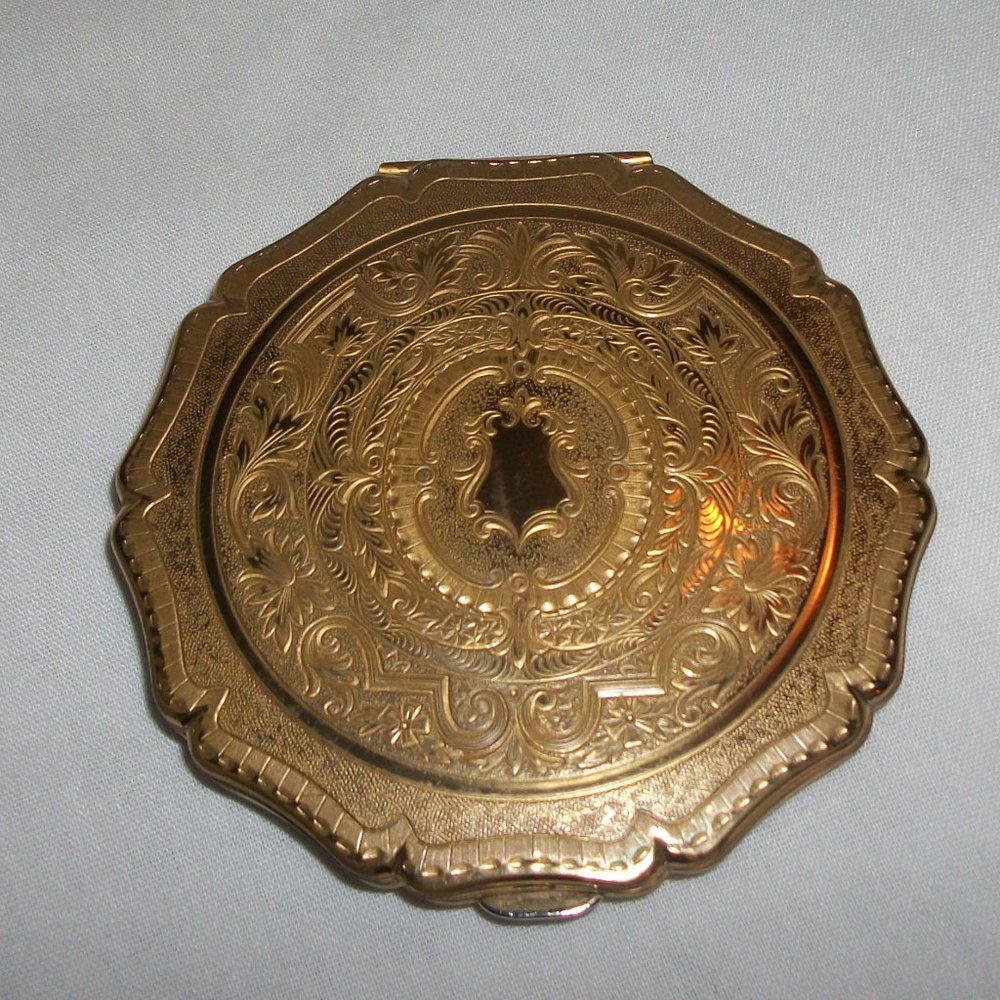 Vintage Gold Compact Stratton of England 3 1/2"